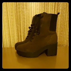 A pair of Beautiful Saude Army Green Boots